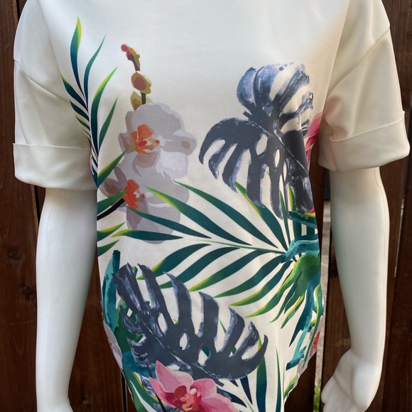 MADE IN ITALY I Floral & Leaf Short Sleeve Blouse - Picture 4 of 8